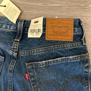 NWT Levi Jeans “Wedgie Straight”